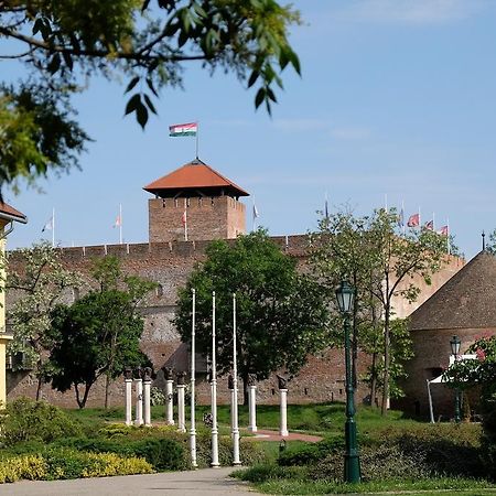 Var-Torony Apartman Gyula Exterior photo